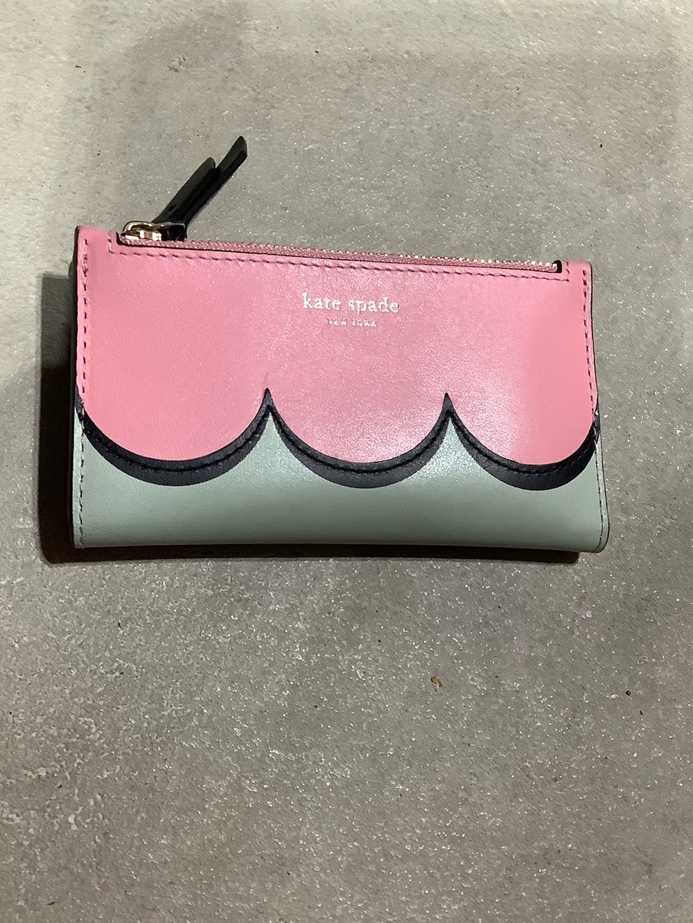Kate spade pink & green scalloped folding wallet - Picture 1 of 7